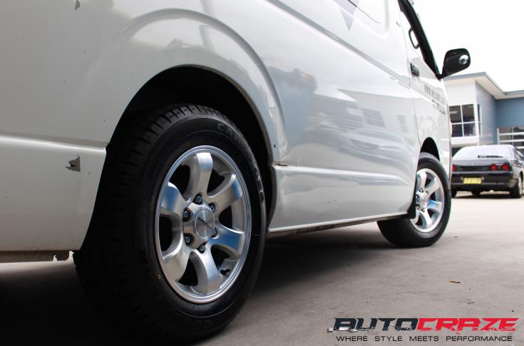 TOYOTA-HIAUS-GRANDE-MACHINED-SILVER
